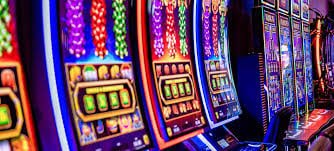 Dashboard permainan line slot dengan kategori sepak bola, kasino langsung, dan slot
